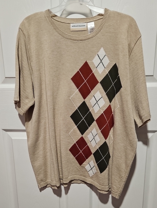 Alfred Dunner Other - Alfred Dunner Beige Short-Sleeve Argyle Knit Sweater with Red and Green Diamonds